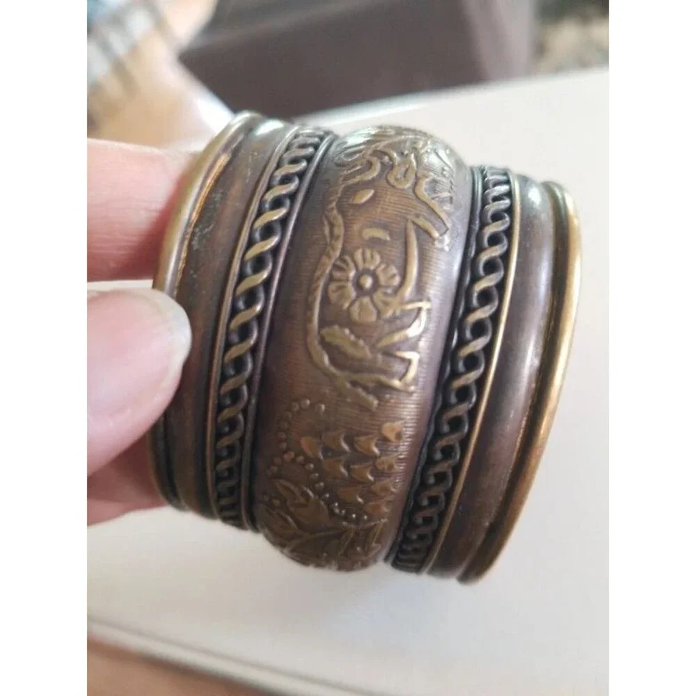 Vintage bronz cuff bracelet elephant motif